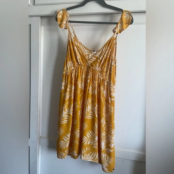 Roxy Dress. Adjustable Straps. Pre-Owned. - Picture 3 of 8